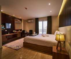 Hotel New Pyramid Front