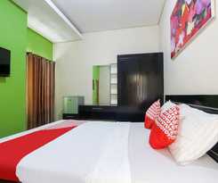 D'Waru Homestay Syariah near Jl Slamet Riyadi Mitra RedDoorz