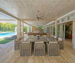 Modern Villa With Ocean View and Service Staff