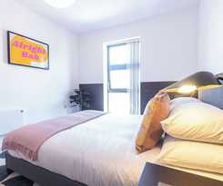 Pristine 1 and 2 bedroom apartments near business district, walking distance to city centre, free in