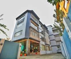 Hotel The Montreal Near by Dal Lake