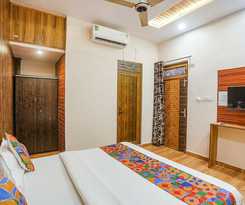 Fabhotel Moon Gaze Inn