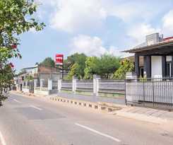 Hotel SUPER OYO 2919 Andung Residence