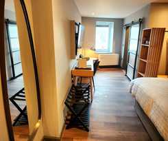 Pinnacle Suites