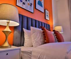 Luxe Apartments near Dubai Mall, Burj Khalifa - Pool, Gym, and Parking by Sojo Stay
