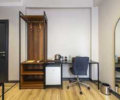  Lenora Airport Hotel