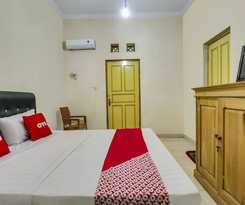 Hotel OYO Life 90646 Villa Karsinem Pasuruan
