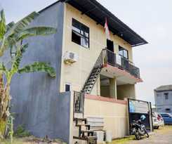 Hotel OYO Life 92922 Kost Bu Mala 1 Syariah