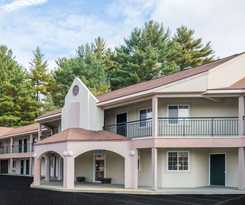 Howard Johnson by Wyndham Lenox