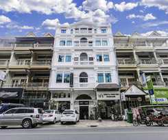 Hotel Grand Elevation