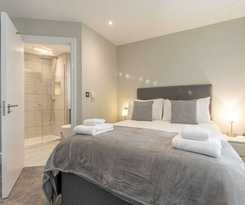 Celador Apartments - Bond House