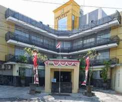 RedDoorz Plus @ Singosari Raya