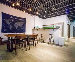 Hotel Central Woods Hostel