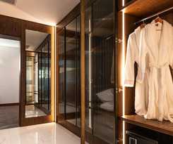  Genesis Hotel
