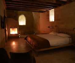 Evanthia Cave Suites