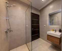 Travelholic Residence Golden Gates