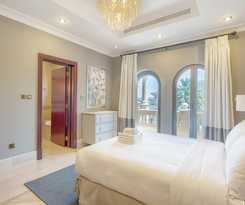 Palm Jumeirah Beach Front XL Villa w Prvt Pool