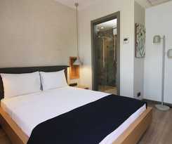  Mellow Blue Hotel