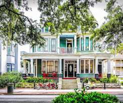 Hotel Isetta Inn (Boutique Hostel)