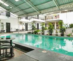 Hotel SUPER OYO 409 Pondok Helomi