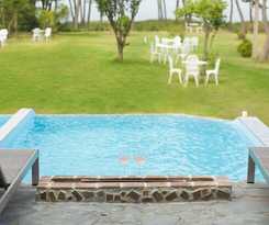 Hotel Pool Villa Linderburg