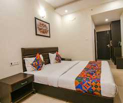 Hotel Fabhotel Woods Inn
