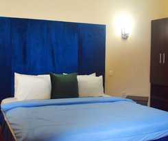 Hotel DAVIS HOTEL and SUITES