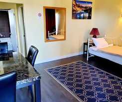 Hotel The Port-O-Call Inn and Suites