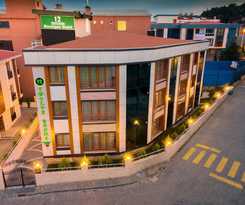  12 Rooms Boutique Hotel