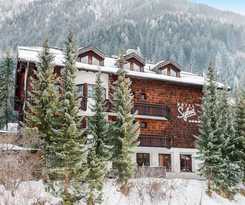 Pensión Sylvia by Skinetworks