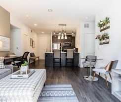 Hotel Urbanlights at Legacy West