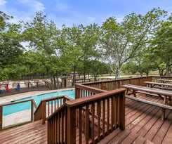 Hotel Gruene Outpost River Lodge