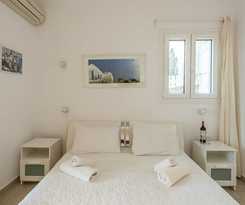 Maroulinas View Studios and Apartments