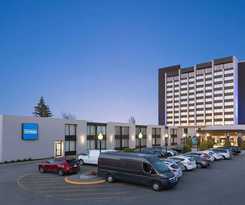 Travelodge By Wyndham and Convention Centre Quebec City