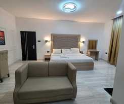 Hotel The Charis and Suites