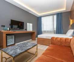  Center Suite