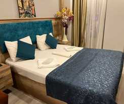 Destinia Pera Suites