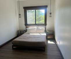 Hotel Glacier Homestead