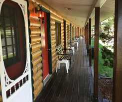 Hotel Pines Motel