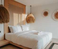 SOMNUS SUITES