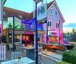  feels Beach Club Hotel