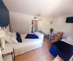 Hotel H&ocirc;tel Restaurant Le Clos Des Capitelles