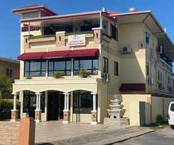  Grand Diamond Suites Trinidad