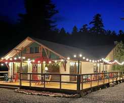 Hotel ADK Trail Inn