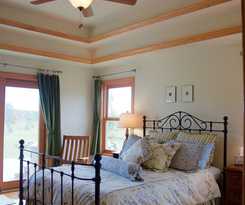 Hotel Settlement Courtyard Inn and Lavender Spa