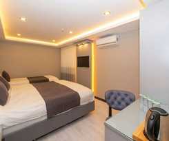 White Corner Hotel
