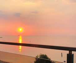 Hotel Navarino Luxe Suites with Sea View