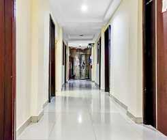 Super OYO 90692 Point Hostel