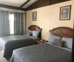 Hotel Edge Of The Woods Motel