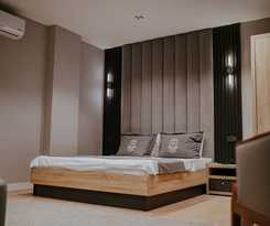  Pier Hotel